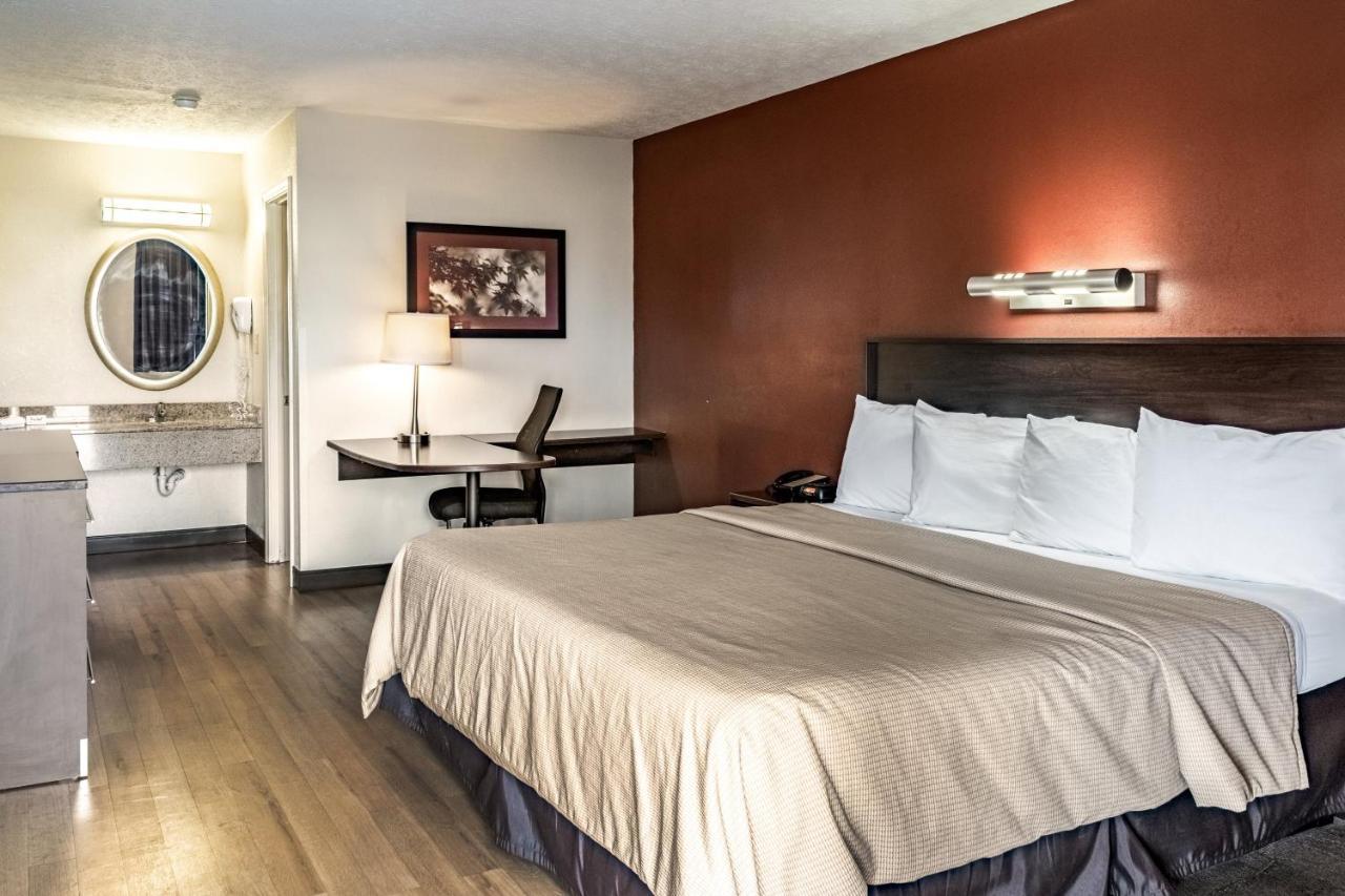 Red Roof Inn Columbus - Taylorsville Экстерьер фото