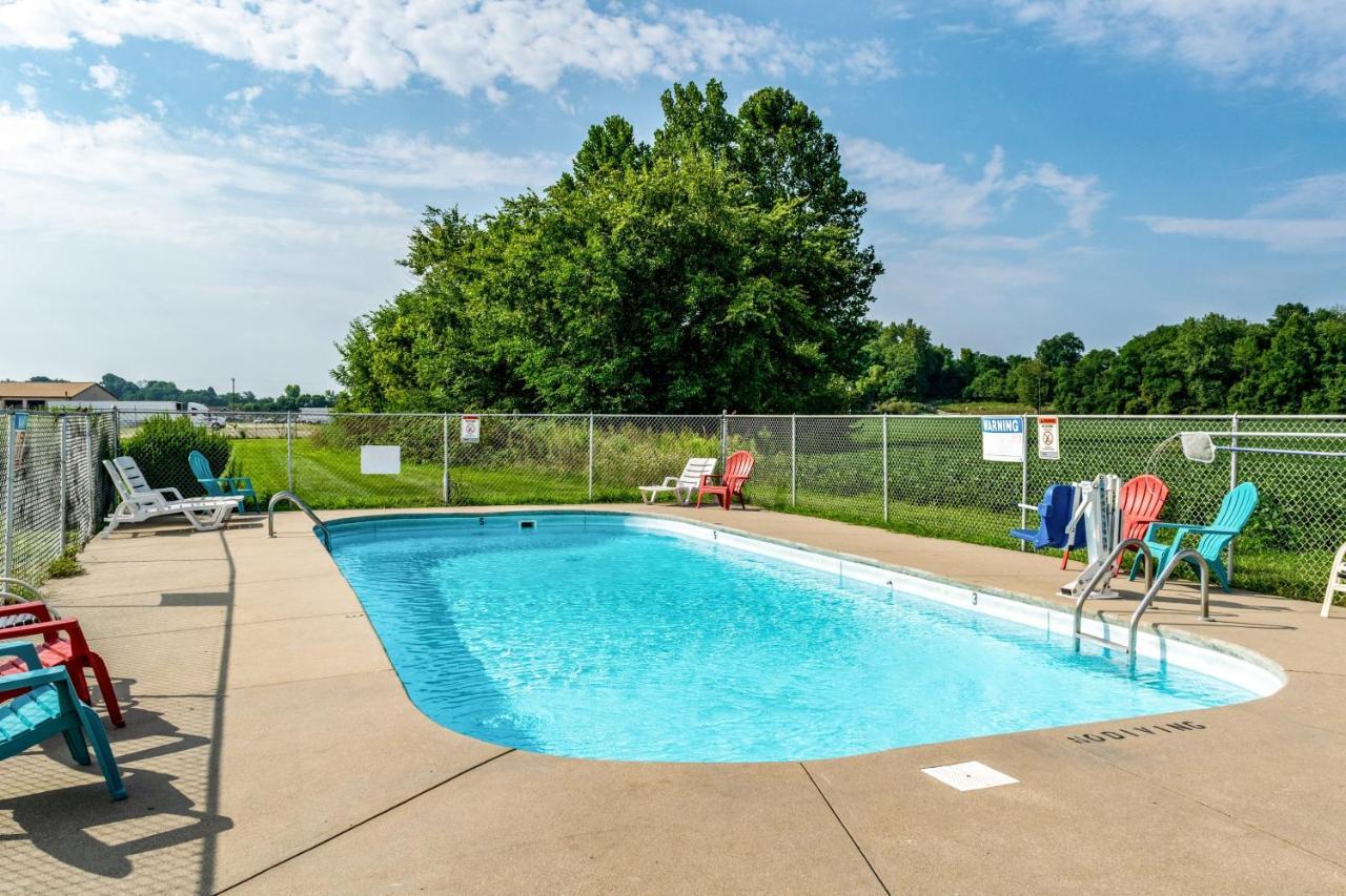 Red Roof Inn Columbus - Taylorsville Экстерьер фото